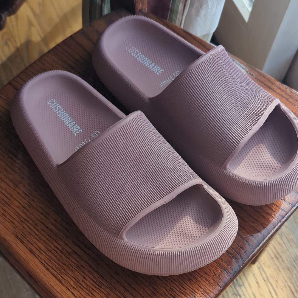 Cushionaire Comfortable Mauve Slide Sandals